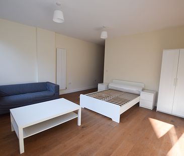 Studio flat to rent in Post Office Road, Bournemouth, BH1 - Photo 2