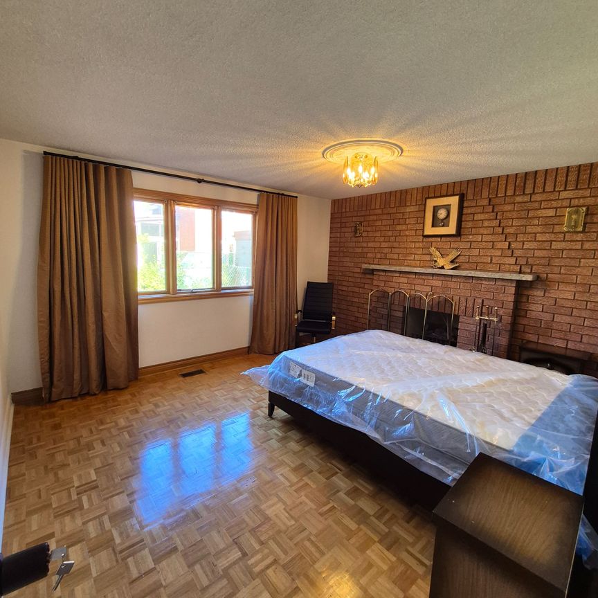 For Lease - 256 Cocksfield Avenue, Toronto, Ontario - Photo 1