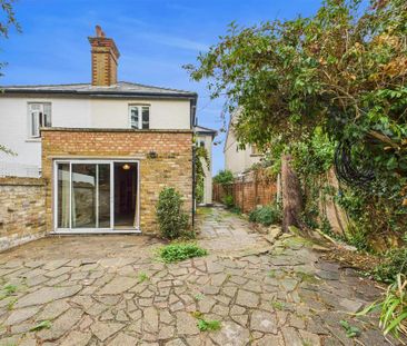 4 bedroom semi-detached house to rent - Photo 6