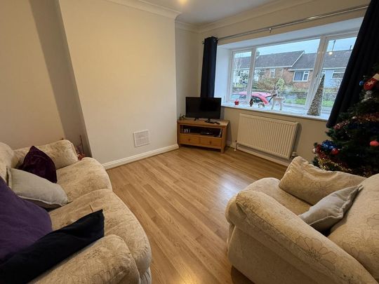 3 bedroom semi-detached house to rent - Photo 1