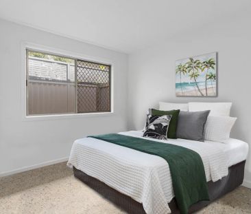 Duplex in prime northern Palm Beach location – walk to Tallebudgera... - Photo 3