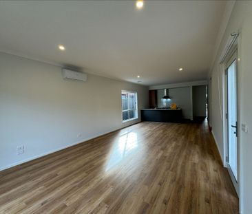 Spacious Living with Modern Comforts - Photo 6