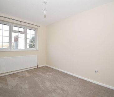 3 bedroom end of terrace house to rent - Photo 3