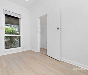 6 MONTH LEASE Freshly Renovated Double-Fronted Home in the Heart of... - Photo 2