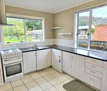 Cosy, Comfort, Convenience only at Cleland Street - Photo 4