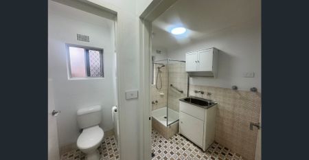 REFURBISHED CITY APARTMENT - Photo 5