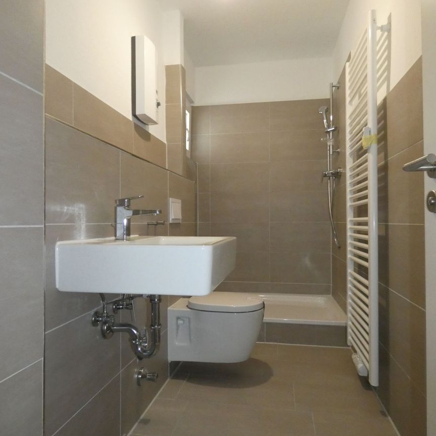 Top modernisierte 2-Raum-Whg mit Dusche und Balkon! *** - Foto 1