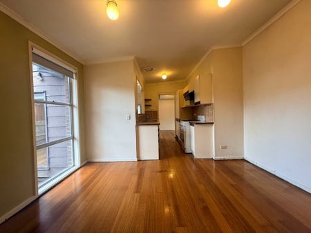 18 Village Drive, Hampton Park VIC - Photo 4