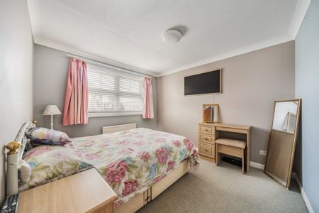 Amis Avenue, Addlestone, Surrey, KT15 - Photo 2