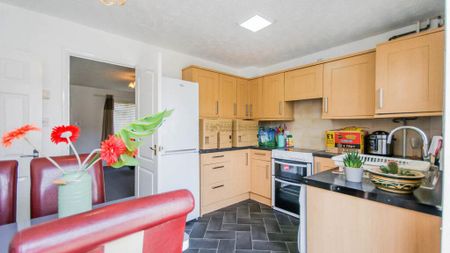 4 bedroom terraced house to rent - Photo 3