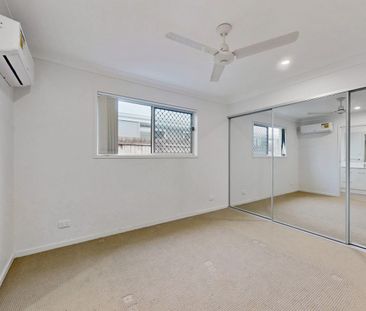 BRIGHT LIGHT & AIRY 4 BEDROOM MODERN HOME - Photo 6