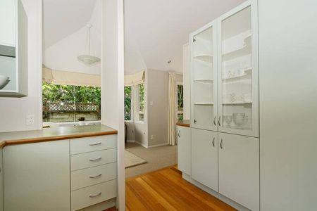 Sunny & Spacious Meadowbank Home - Photo 4