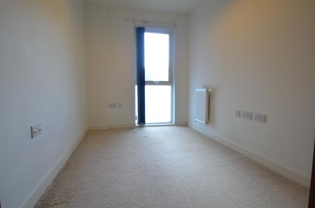 2 bedroom flat - Photo 4