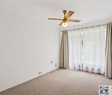 COSY COTTAGE CHARM IN PRIME PARKSIDE POSITION - Photo 4