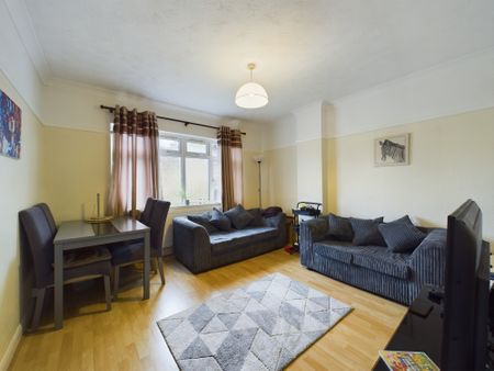 2 bed flat to rent in Boundary Road, Chatham, ME4 - Photo 5