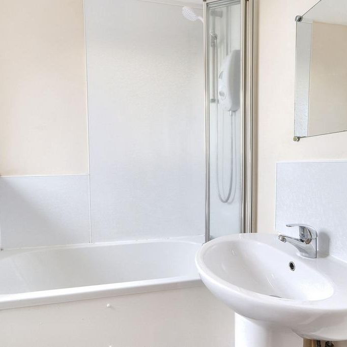 2 bedroom terraced house to rent - Photo 1