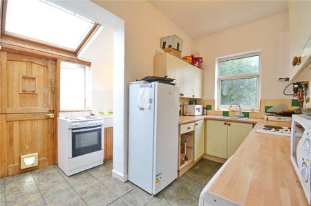 1 bedroom in a house share to rent - Photo 5