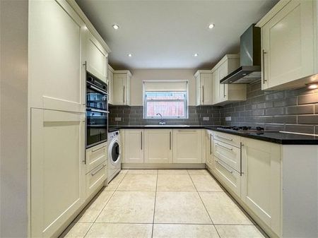 3 bedroom detached house to rent - Photo 4