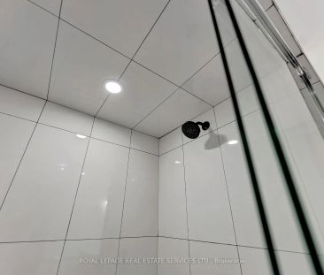 Detached Home For Lease | W9044225 - Photo 2