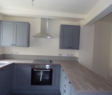 2 bedroom terraced house to rent - Photo 3