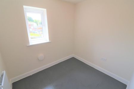 2 bedroom end of terrace house to rent - Photo 4
