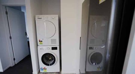 Fully Furnished Studio - Great Location - Photo 4