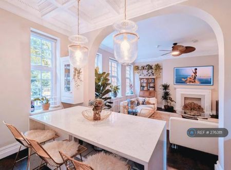 3 bedroom flat to rent - Photo 4