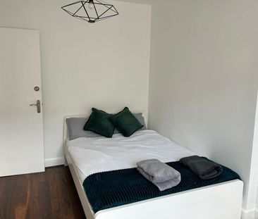 Room in a Shared Flat, Drummond Street, EH8 - Photo 1