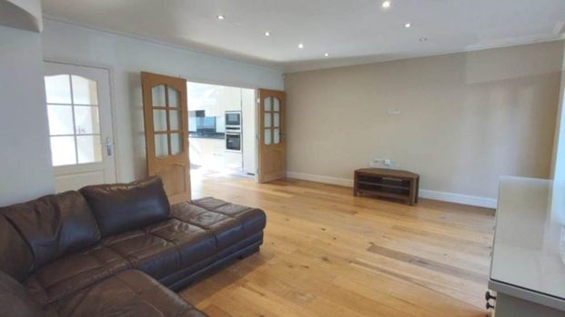 4 bed end terrace to rent - Photo 1