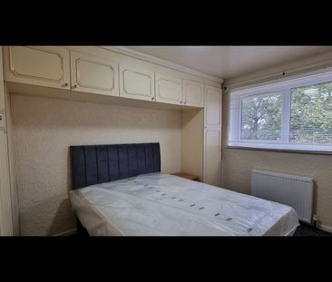 3 Bed Terraced House, Lovell Park View, LS7 - Photo 5