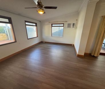 Spacious 4-Bedroom Character Bungalow in Prime Coastal Location - Photo 2
