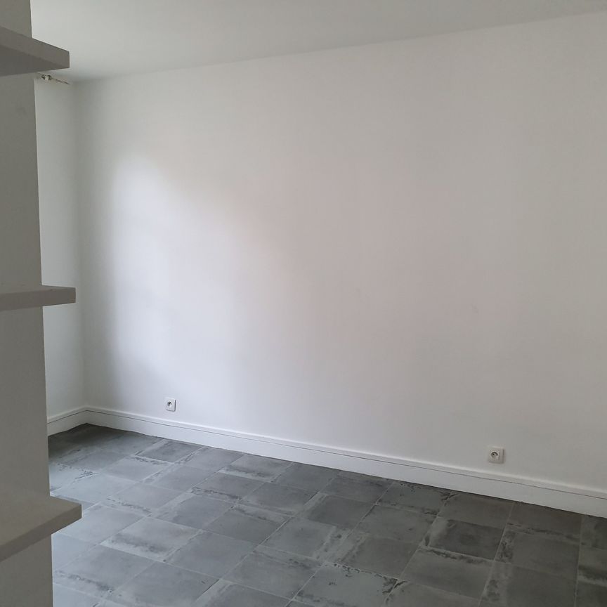 Appartement T3, 1er étage, 53 m2, confortable et lumineux, centre ville, parking proche. - Photo 1