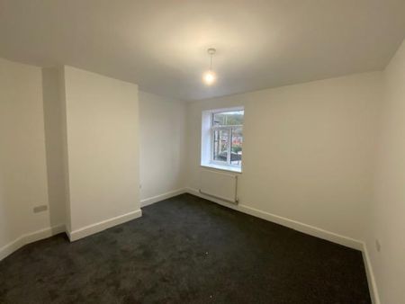2 bedroom Flat To Let - Photo 3