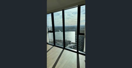 Luxury Two Bedroom Apartment With Amazing Water Views - Photo 4