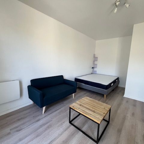 POITIERS, STUDIO MEUBLE DE 25M² AVEC PARKING - Photo 1