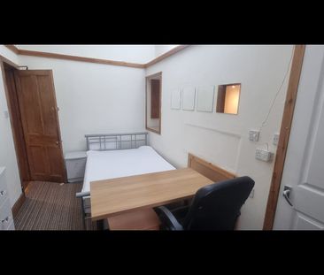 Room in a Shared Flat, Causewayside, EH9 - Photo 2