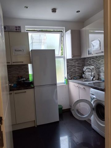 Studio Flat, Bellingham Road, SE6 - Photo 2