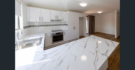 Lovely Renovated Three Bedroom Home, Bonus, Water is Included in Rent - Photo 3