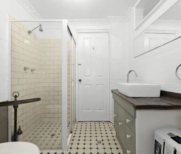 Tranquil One-Bedroom Flat in Private Bushland Setting - Photo 3
