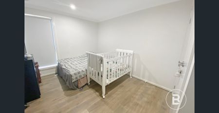 MODERN 4 BEDROOM HOME - Photo 2