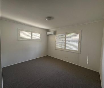 STUNNING WATERFRONT LOCATION AT THE ICONIC TALLEBUDGERA CREEK - Photo 2