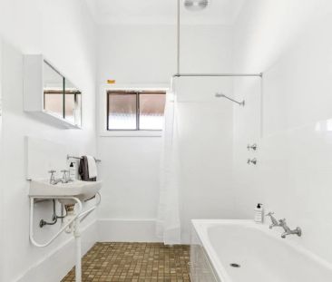 3 Bedroom Home within walking distance to the new Port Adelaide Pla... - Photo 1