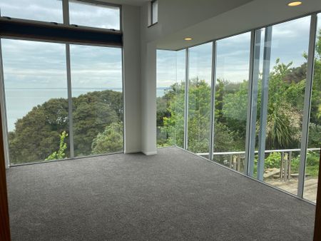 Stylish living with swimming pool and vast sea views - Photo 2