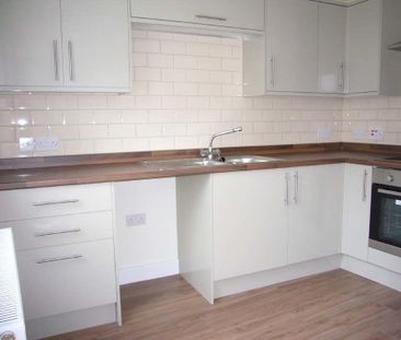 3 bedroom end of terrace house to rent - Photo 5