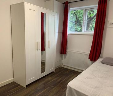 2 bedroom maisonette to rent - Photo 4