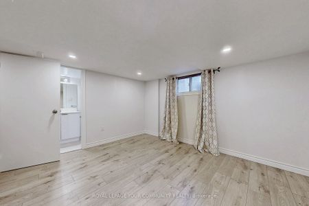 For Lease - 107 Temperance Street, Aurora, Ontario - Photo 2