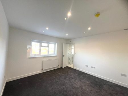 8 bedroom semi-detached house to rent - Photo 2