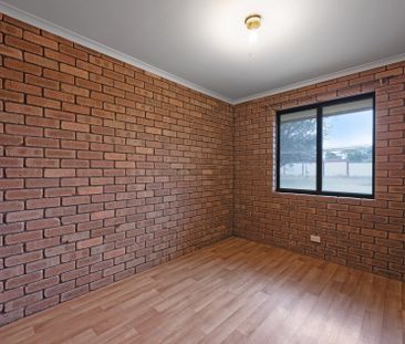 Neat Family Home - Photo 3