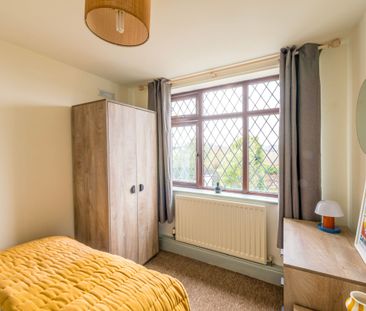 Double Bedroom with Huge Garden - Photo 6