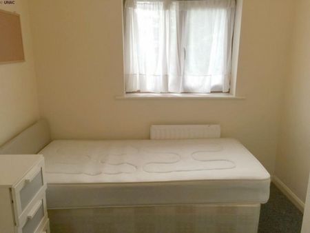 5 bedroom semi-detached house to rent - Photo 3